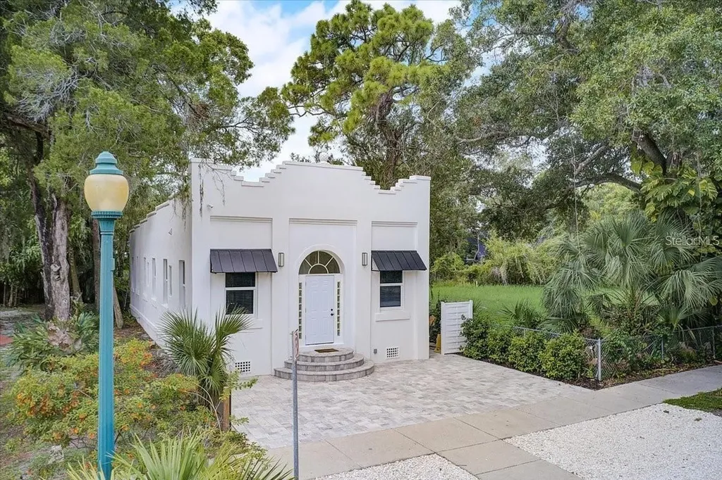 1862 6th Street Sarasota FL 34236