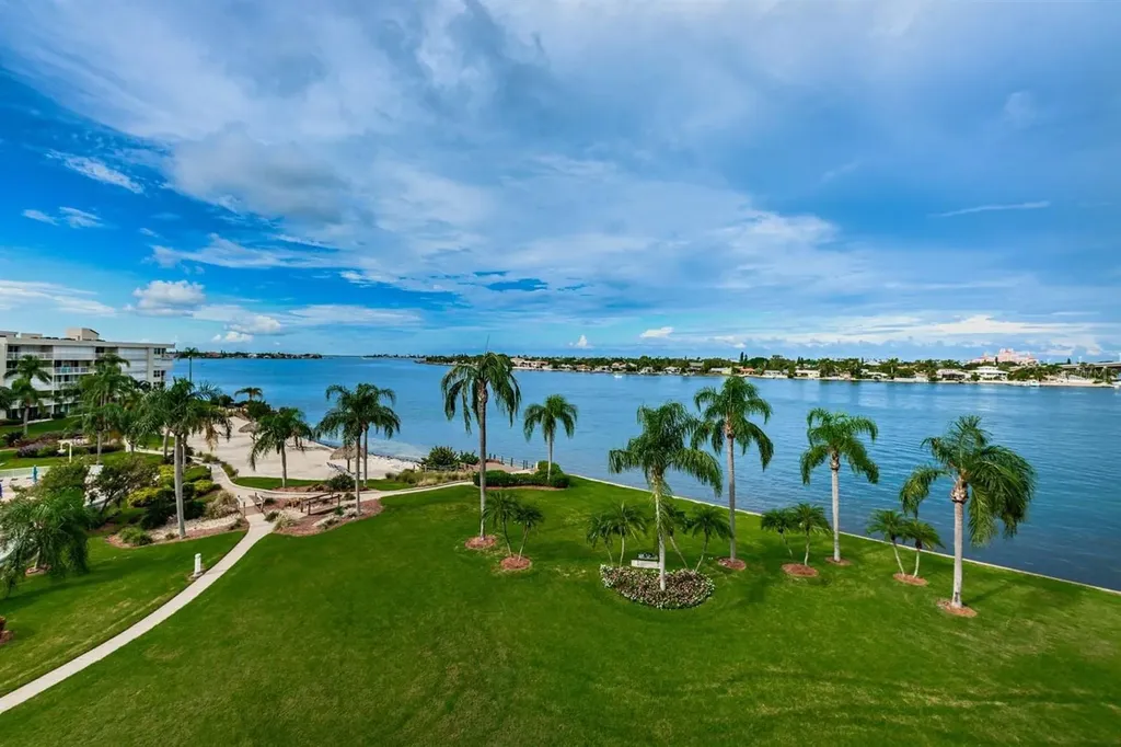 6001 Bahia Del Mar Circle St Petersburg FL 33715