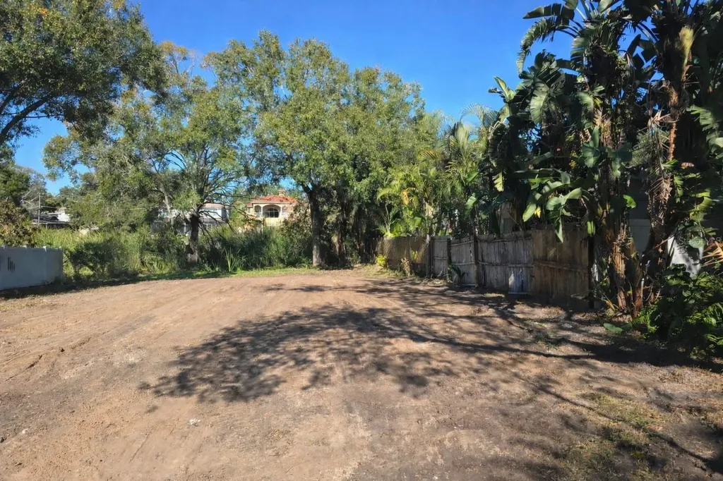 3209 W Bay Vista Avenue Tampa FL 33611