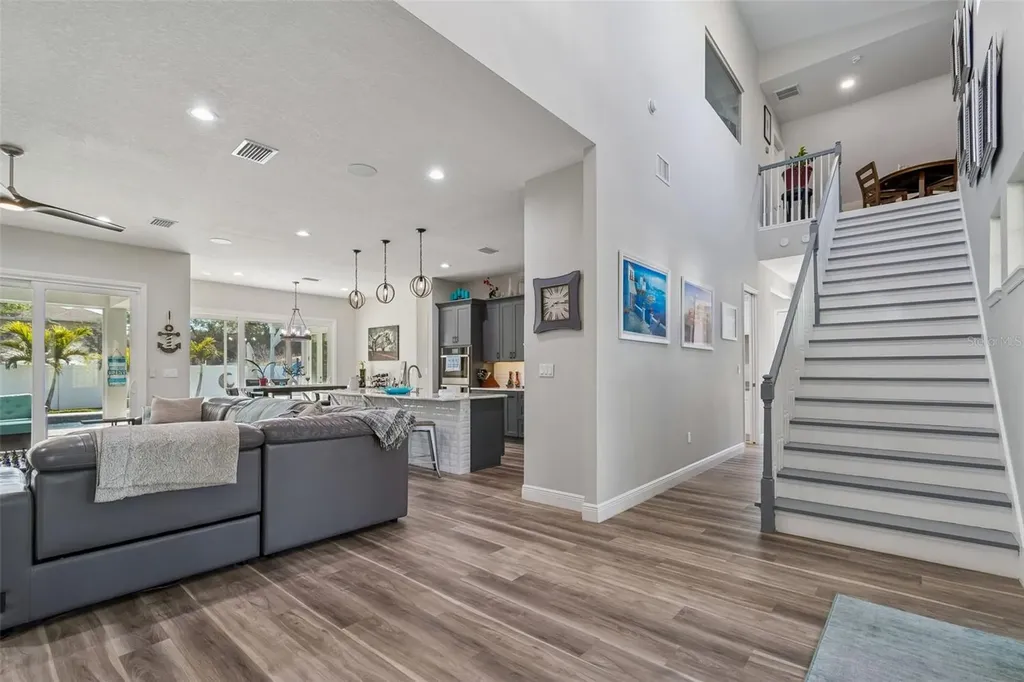 1516 Grandview Drive Tarpon Springs FL 34689
