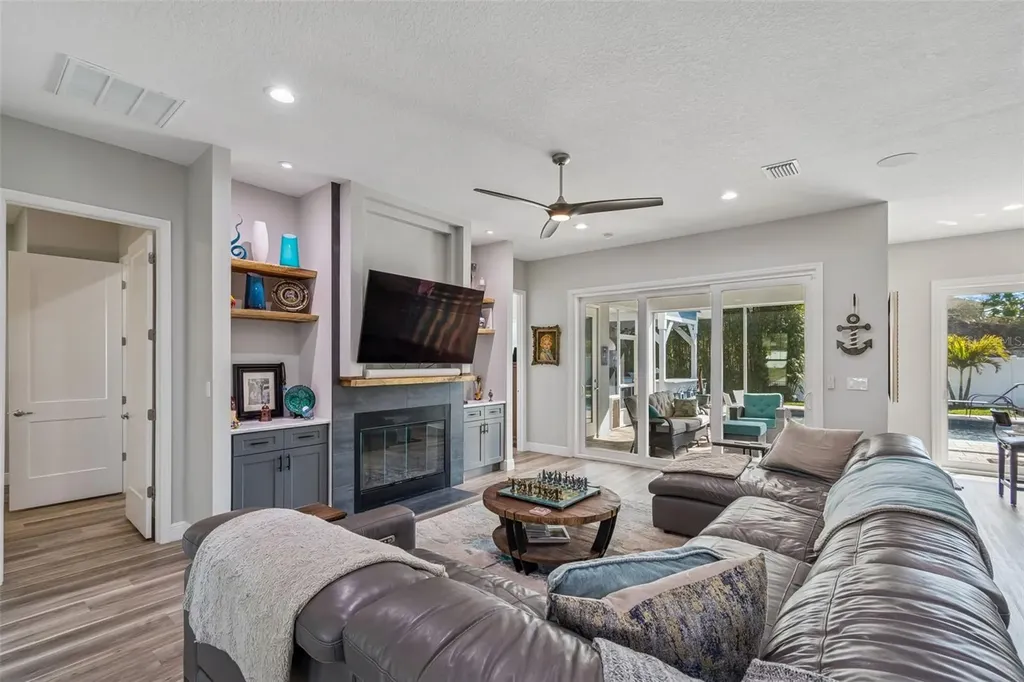 1516 Grandview Drive Tarpon Springs FL 34689