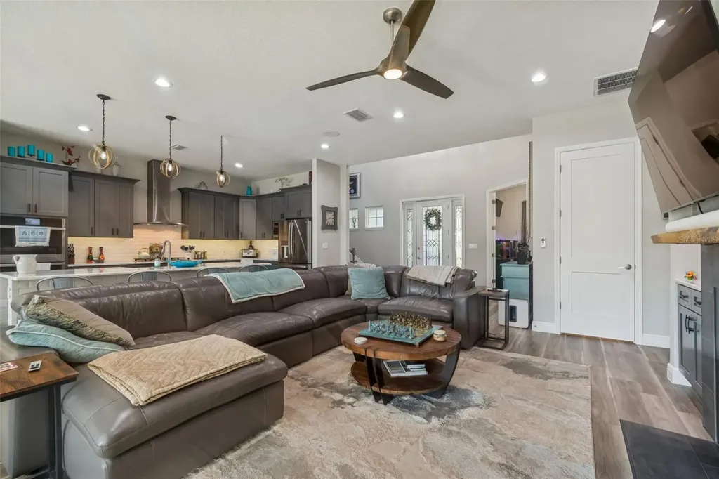 1516 Grandview Drive Tarpon Springs FL 34689