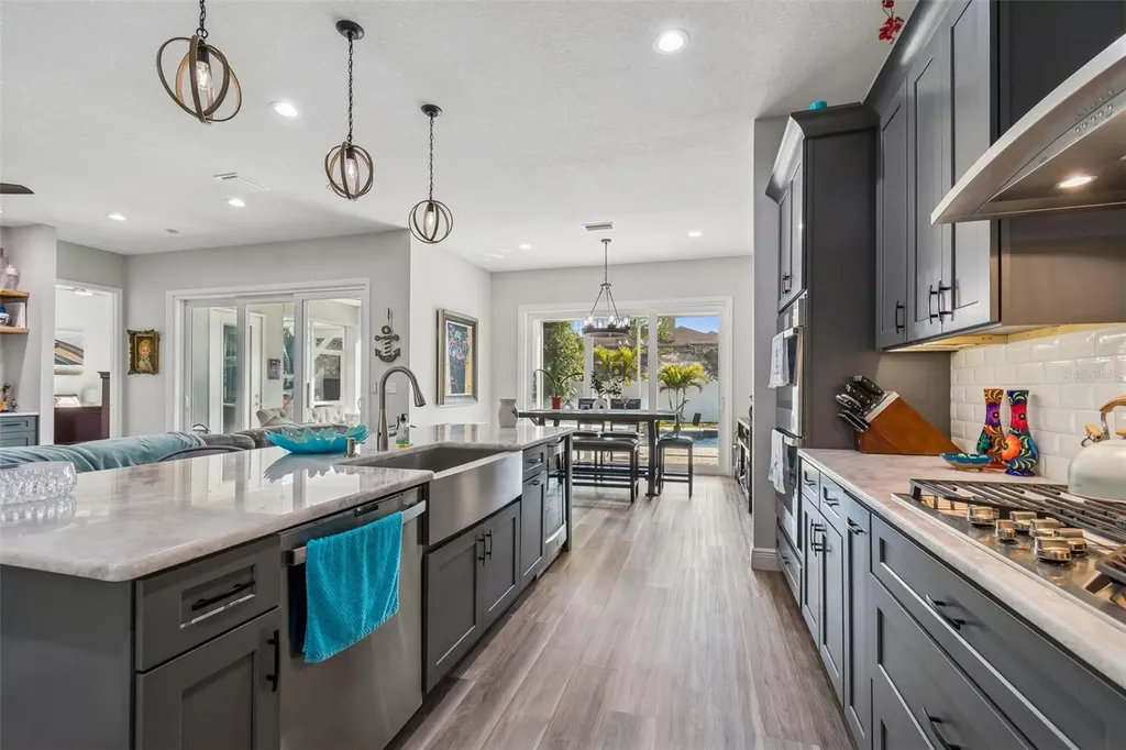 1516 Grandview Drive Tarpon Springs FL 34689