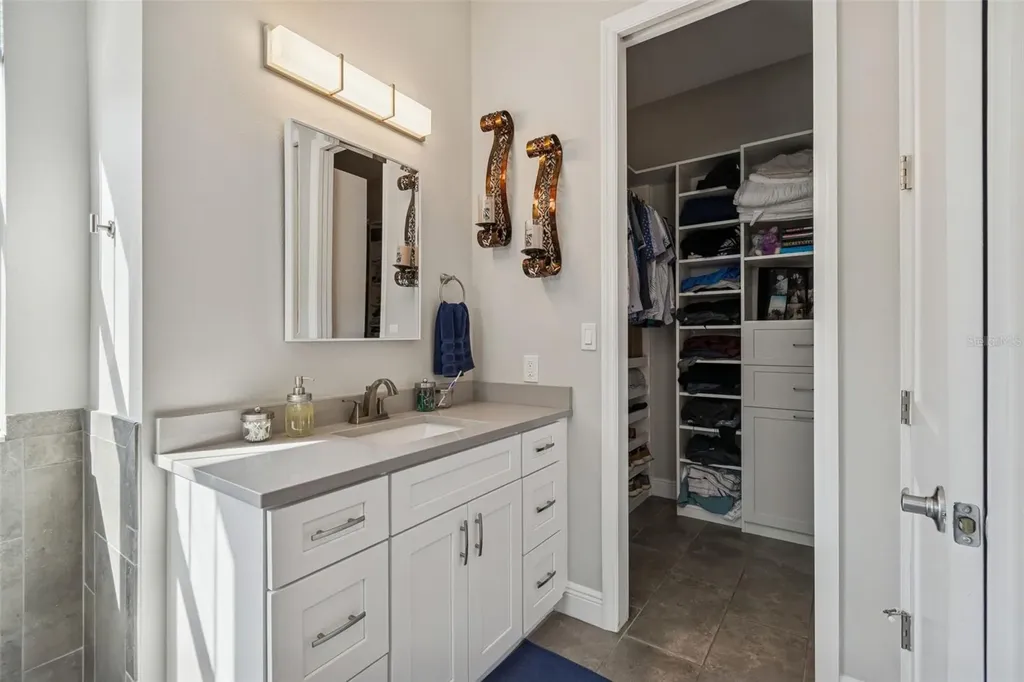 1516 Grandview Drive Tarpon Springs FL 34689
