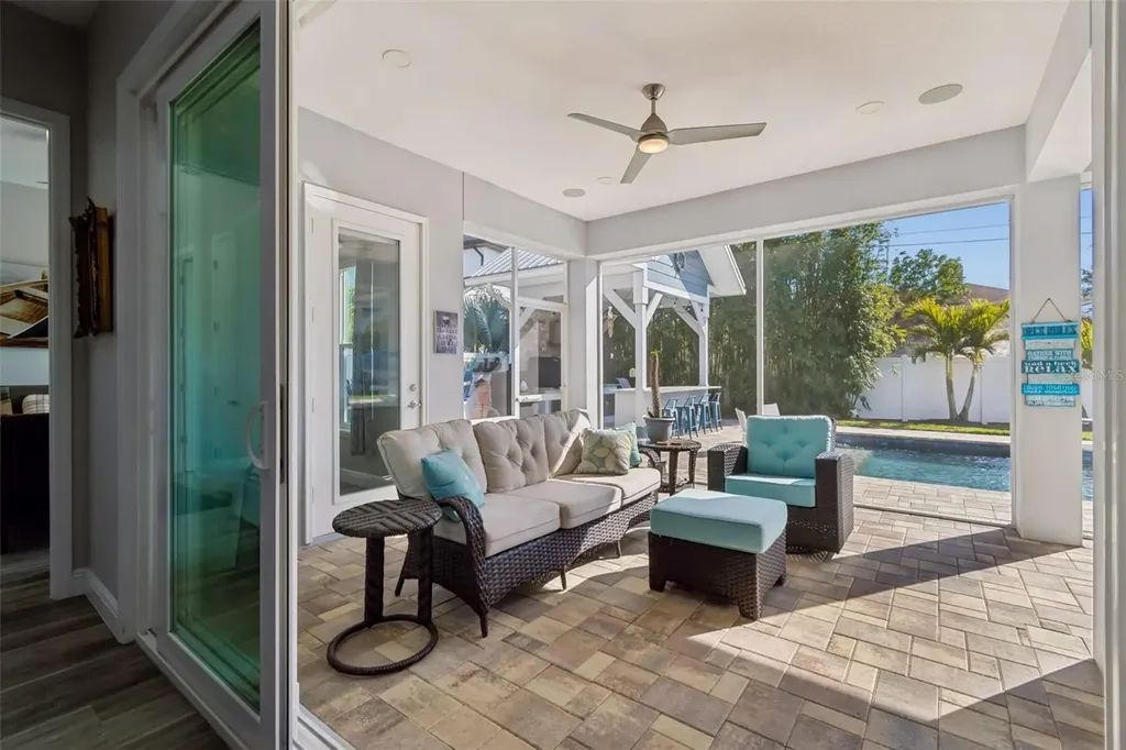 1516 Grandview Drive Tarpon Springs FL 34689