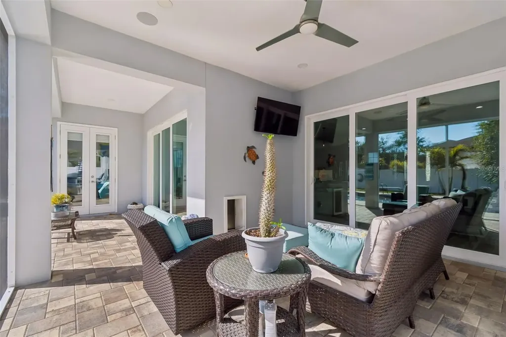 1516 Grandview Drive Tarpon Springs FL 34689