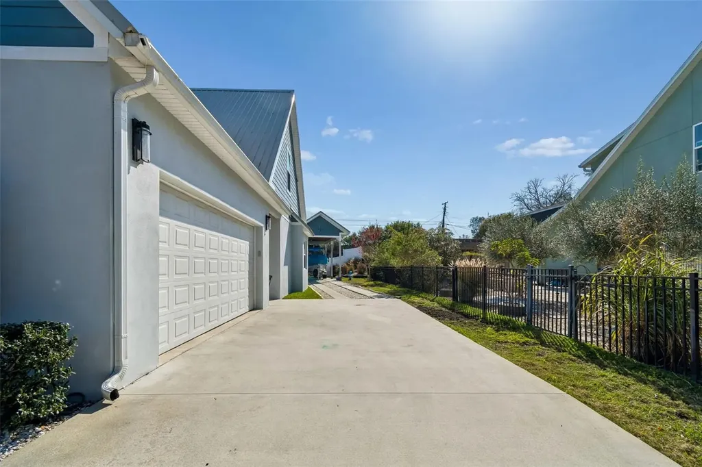 1516 Grandview Drive Tarpon Springs FL 34689