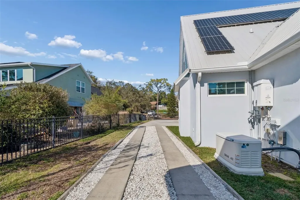 1516 Grandview Drive Tarpon Springs FL 34689