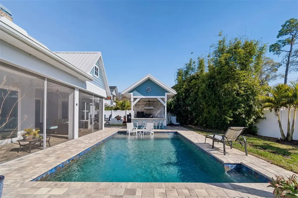 1516 Grandview Drive Tarpon Springs FL 34689