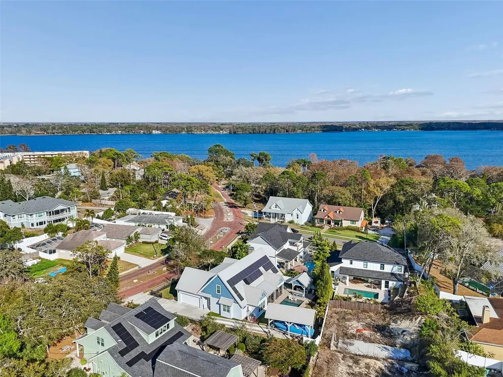 1516 Grandview Drive Tarpon Springs FL 34689