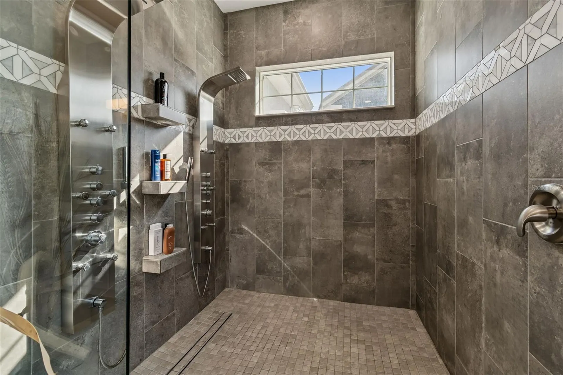 1516 Grandview Drive Tarpon Springs FL 34689