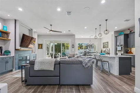 1516 Grandview Drive Tarpon Springs FL 34689