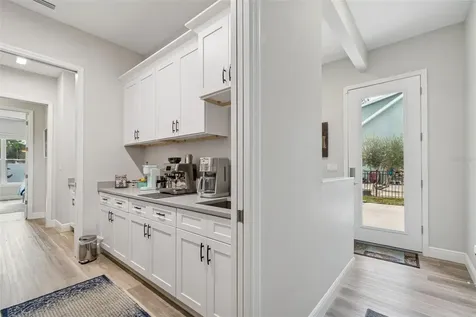 1516 Grandview Drive Tarpon Springs FL 34689