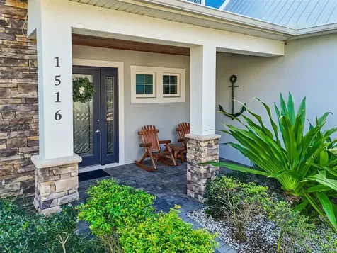1516 Grandview Drive Tarpon Springs FL 34689