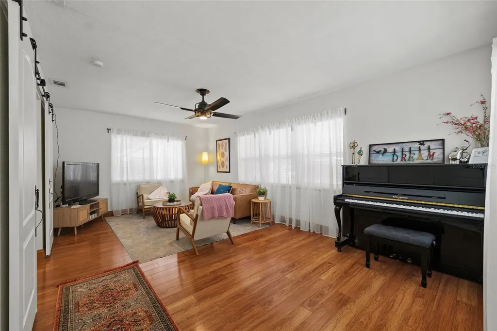 1513 W Meadowbrook Avenue Tampa FL 33612