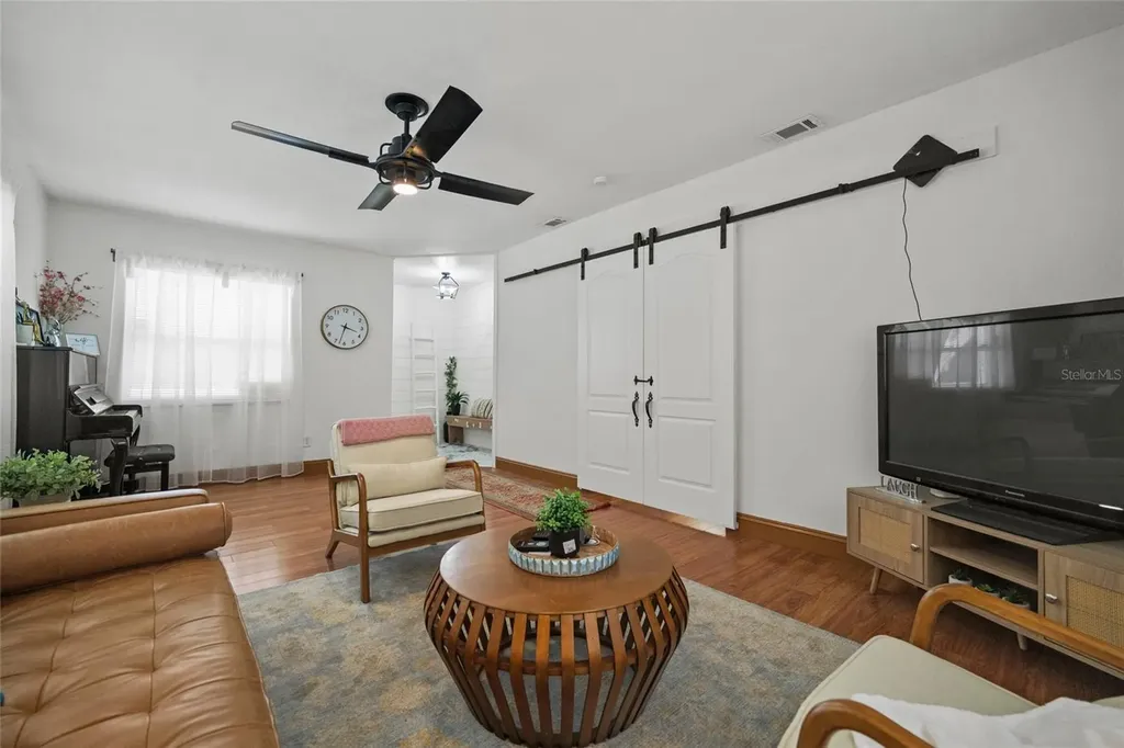 1513 W Meadowbrook Avenue Tampa FL 33612