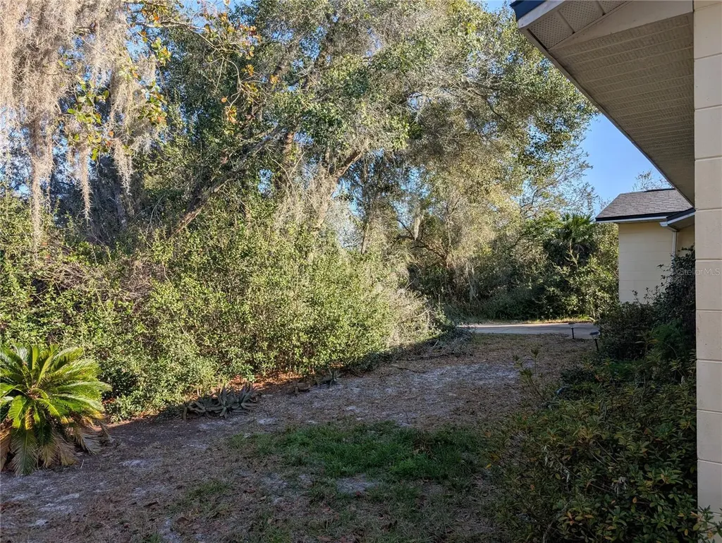 24 S Courtland Boulevard Deltona FL 32738