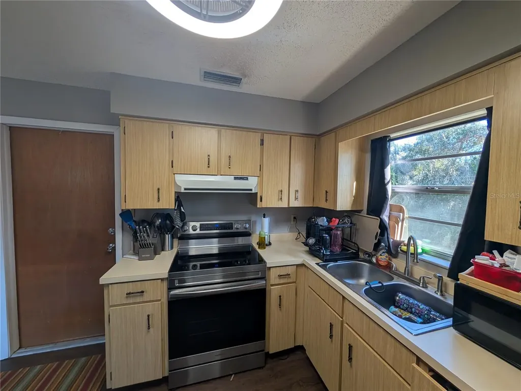 24 S Courtland Boulevard Deltona FL 32738