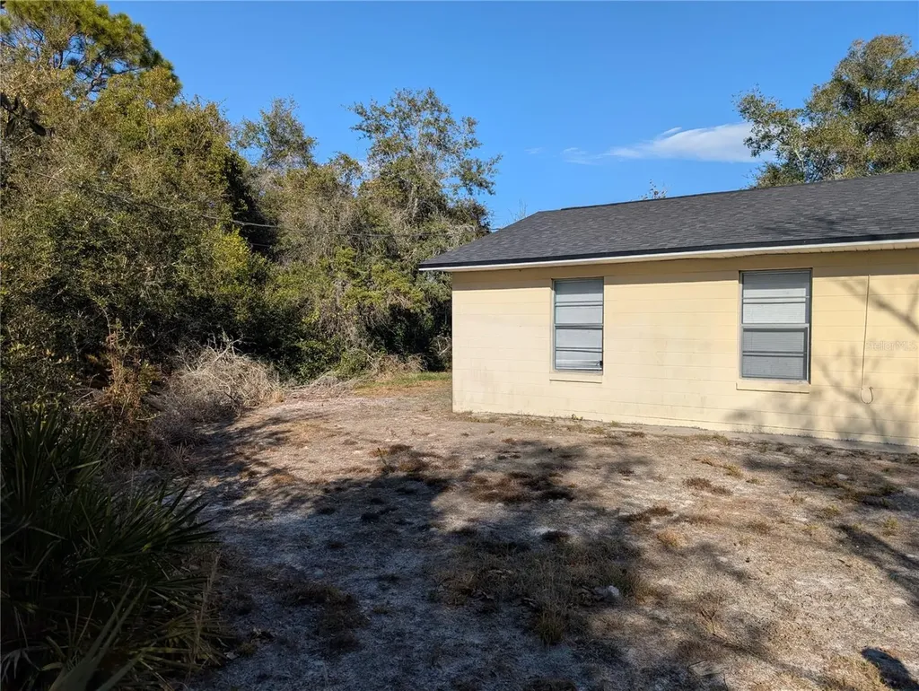 24 S Courtland Boulevard Deltona FL 32738