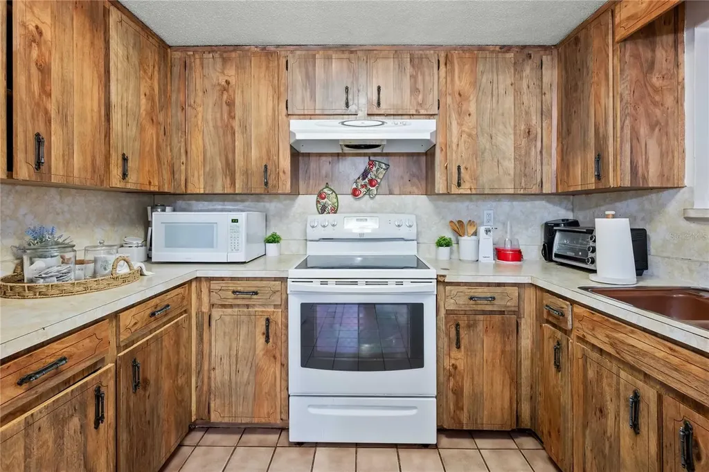 1210 Gladys Avenue Lakeland FL 33805