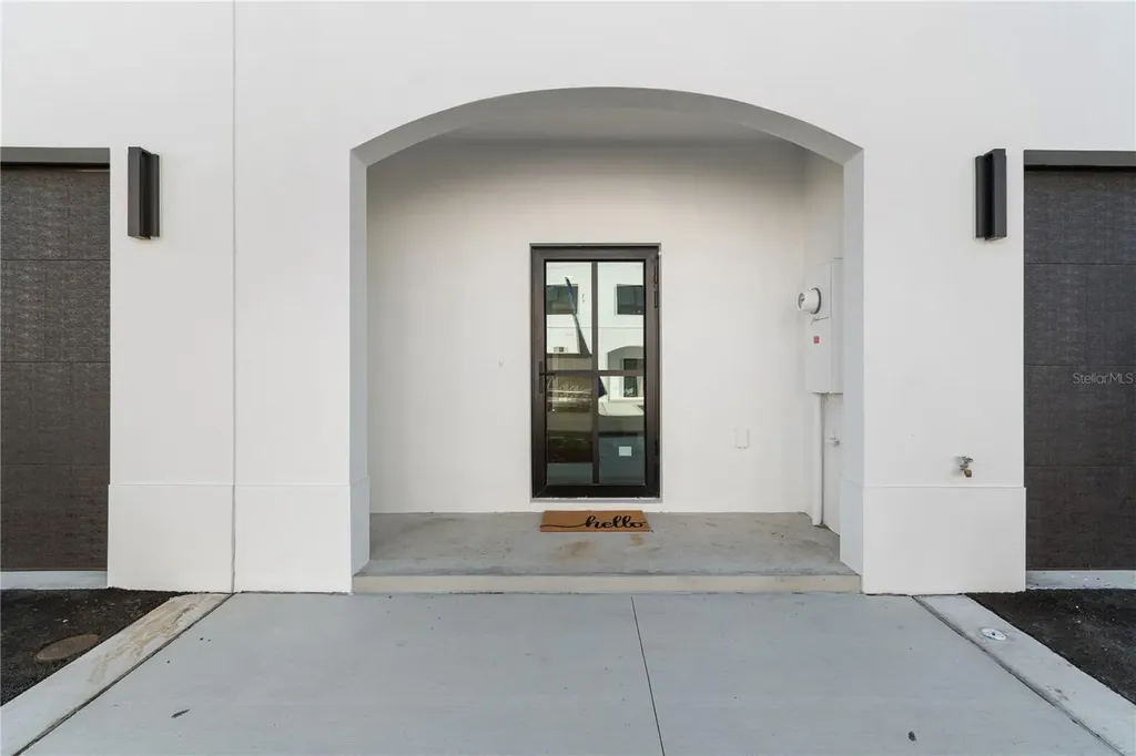 4350 Cambio Gardens Court Tampa FL 33610