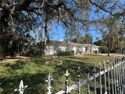 3206 E Giddens Avenue Tampa FL 33610