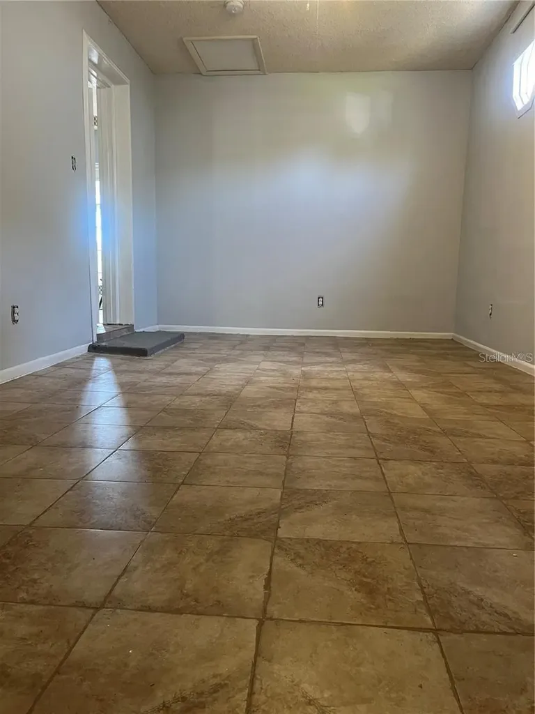 235 Crabtree Avenue Orlando FL 32835