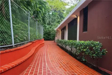 1 Beverly Hills San Juan PR 00926