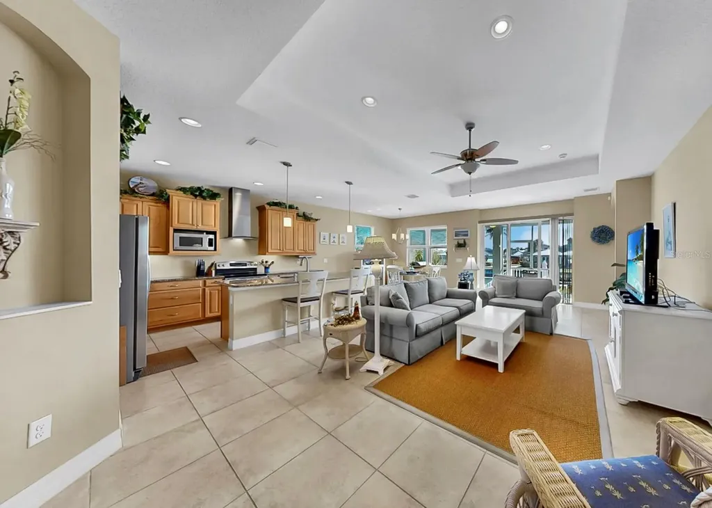 916 Spindle Palm Way Apollo Beach FL 33572