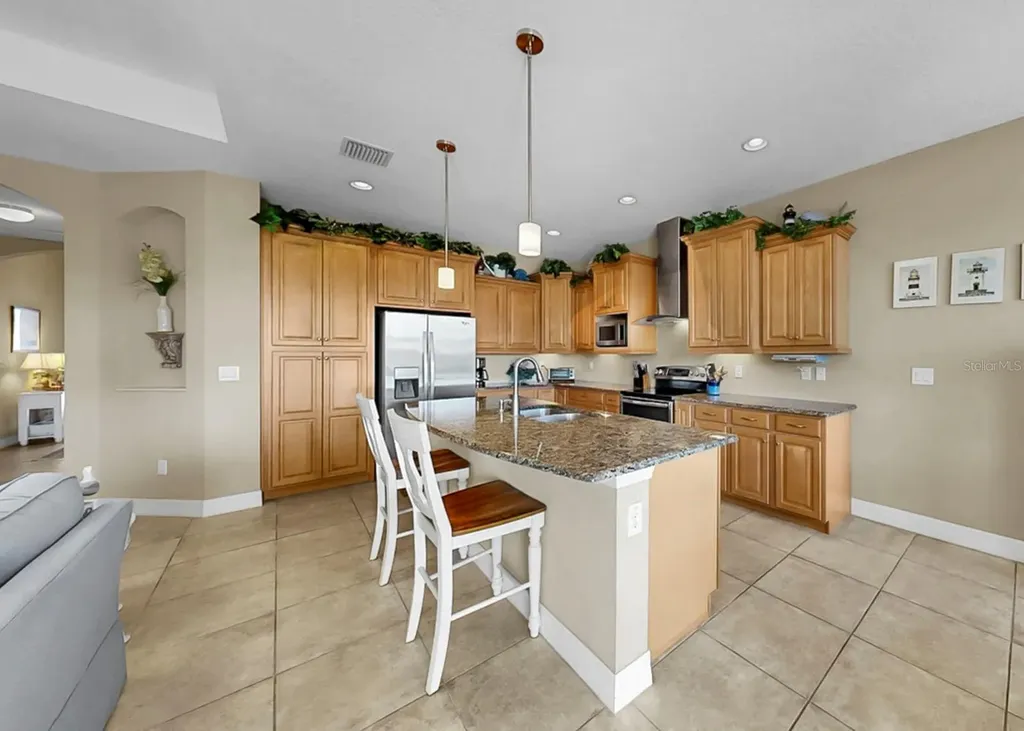 916 Spindle Palm Way Apollo Beach FL 33572