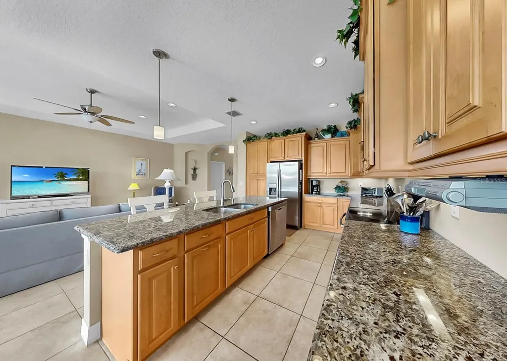 916 Spindle Palm Way Apollo Beach FL 33572