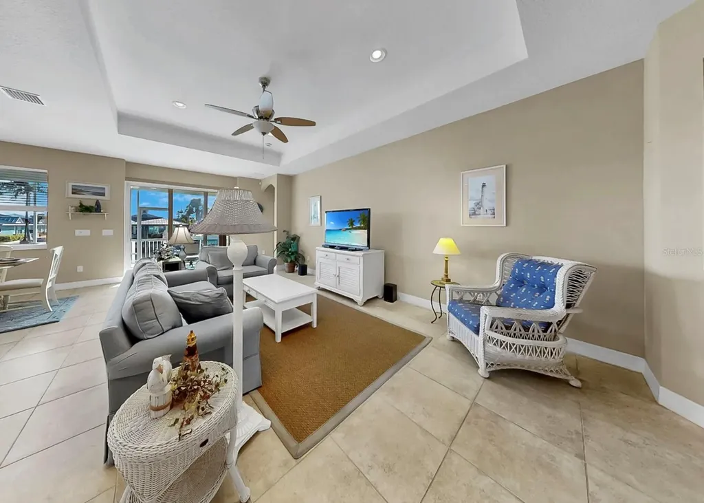 916 Spindle Palm Way Apollo Beach FL 33572
