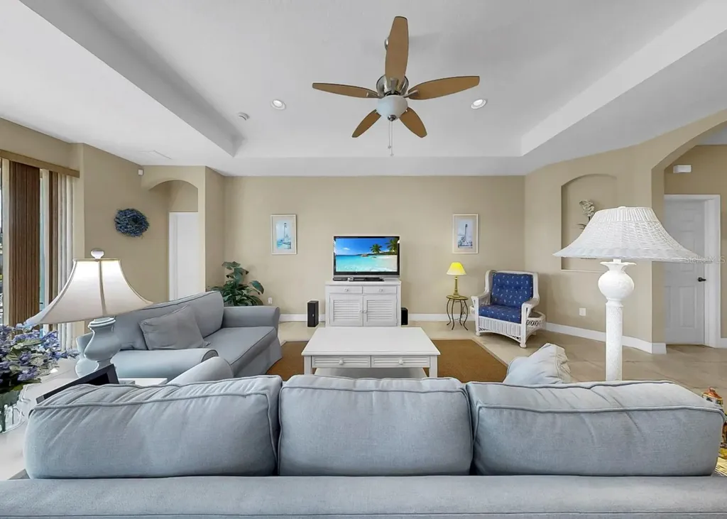 916 Spindle Palm Way Apollo Beach FL 33572