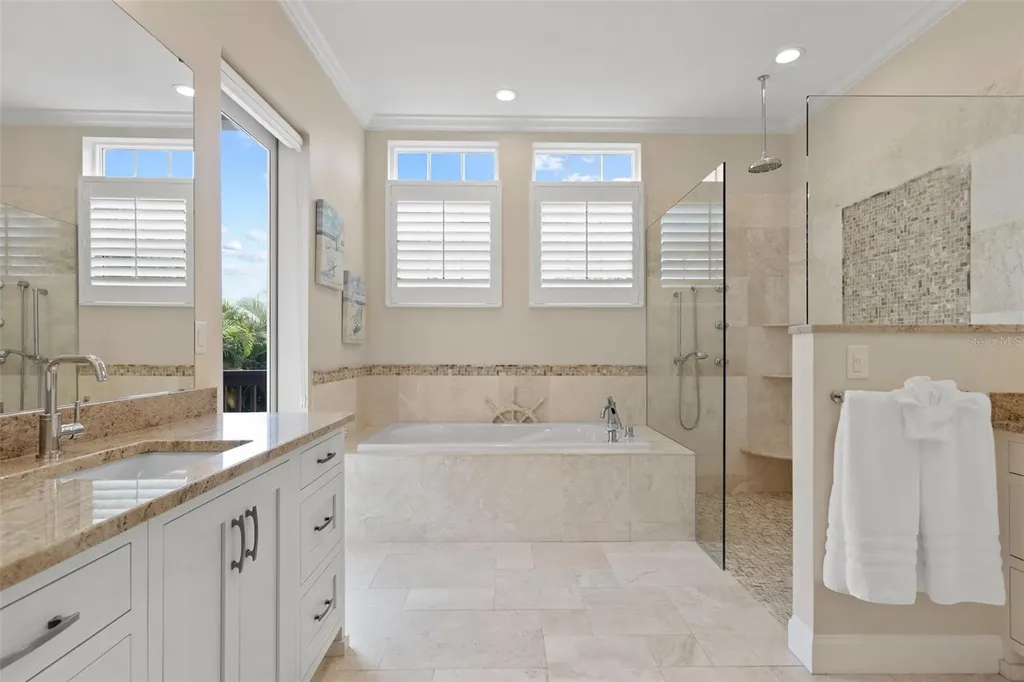 1021 Crescent Street Sarasota FL 34242