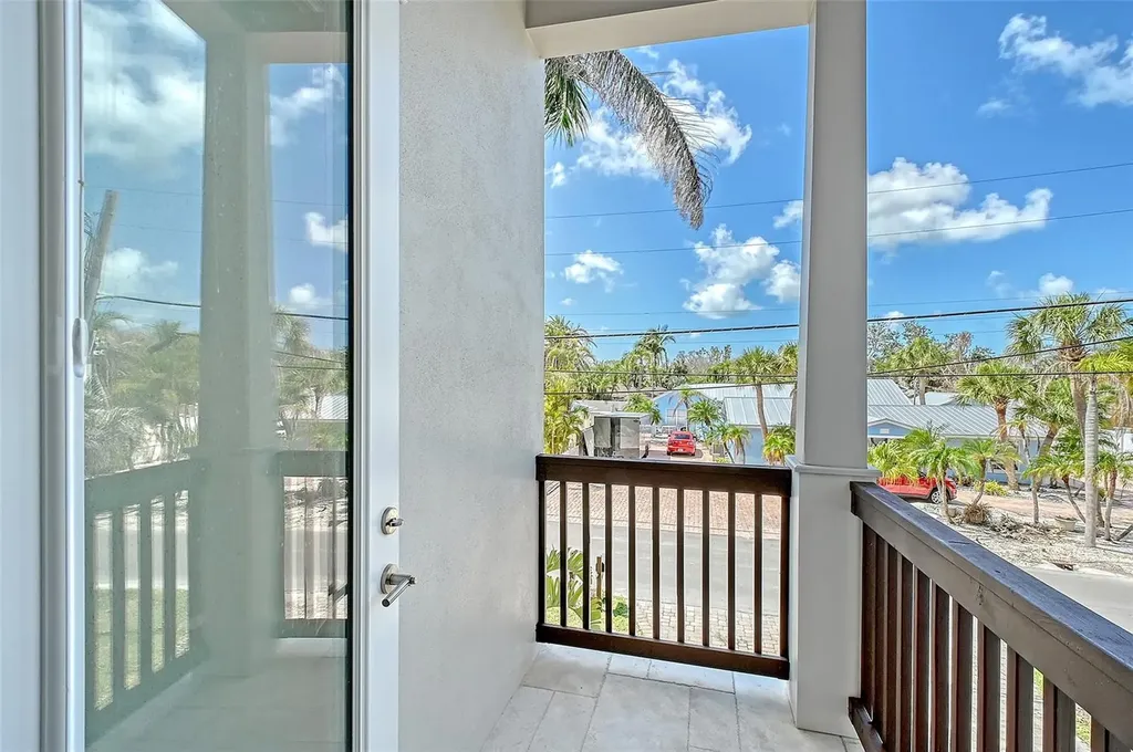 1021 Crescent Street Sarasota FL 34242