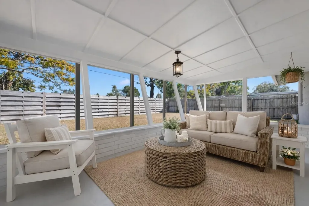 4213 Des Plains Drive Sarasota FL 34233