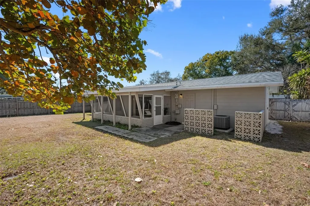 4213 Des Plains Drive Sarasota FL 34233