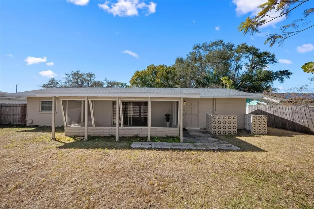 4213 Des Plains Drive Sarasota FL 34233
