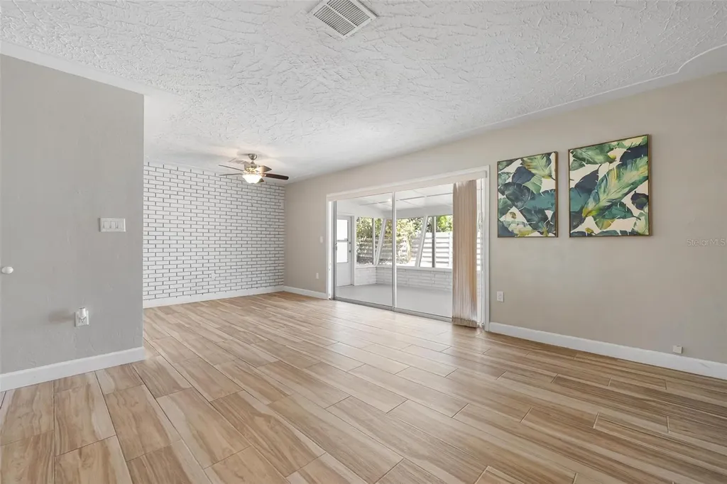 4213 Des Plains Drive Sarasota FL 34233