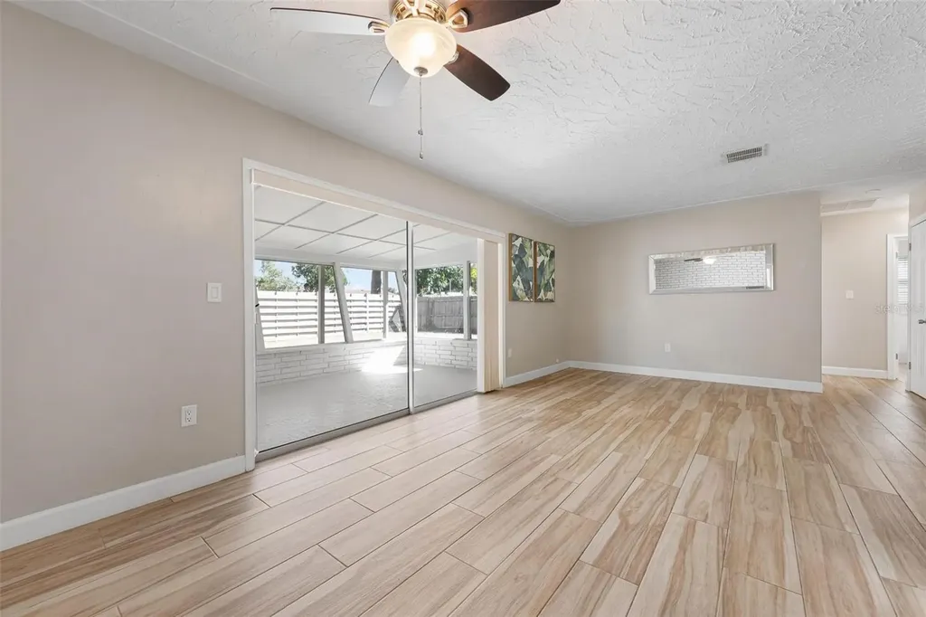 4213 Des Plains Drive Sarasota FL 34233