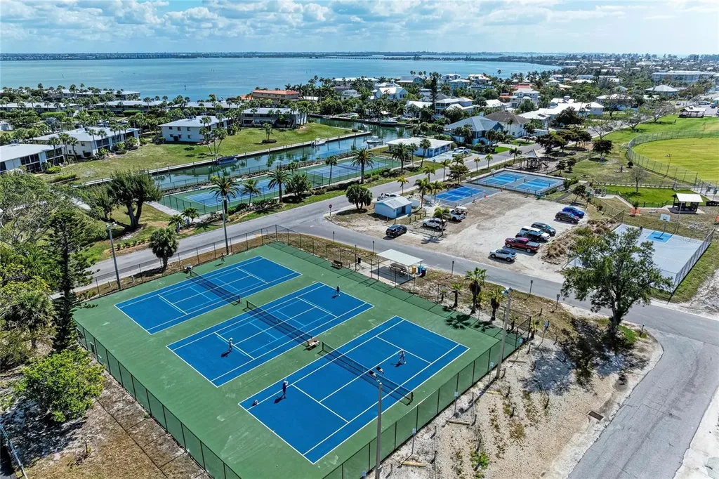 6250 Holmes Boulevard Holmes Beach FL 34217