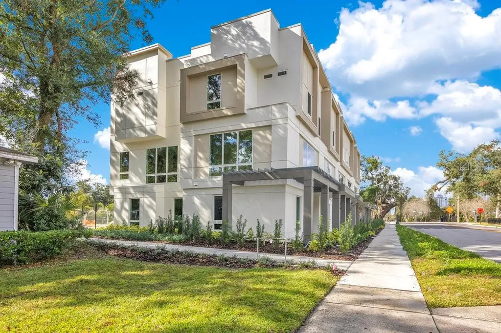 1010 E Robinson Orlando FL 32801