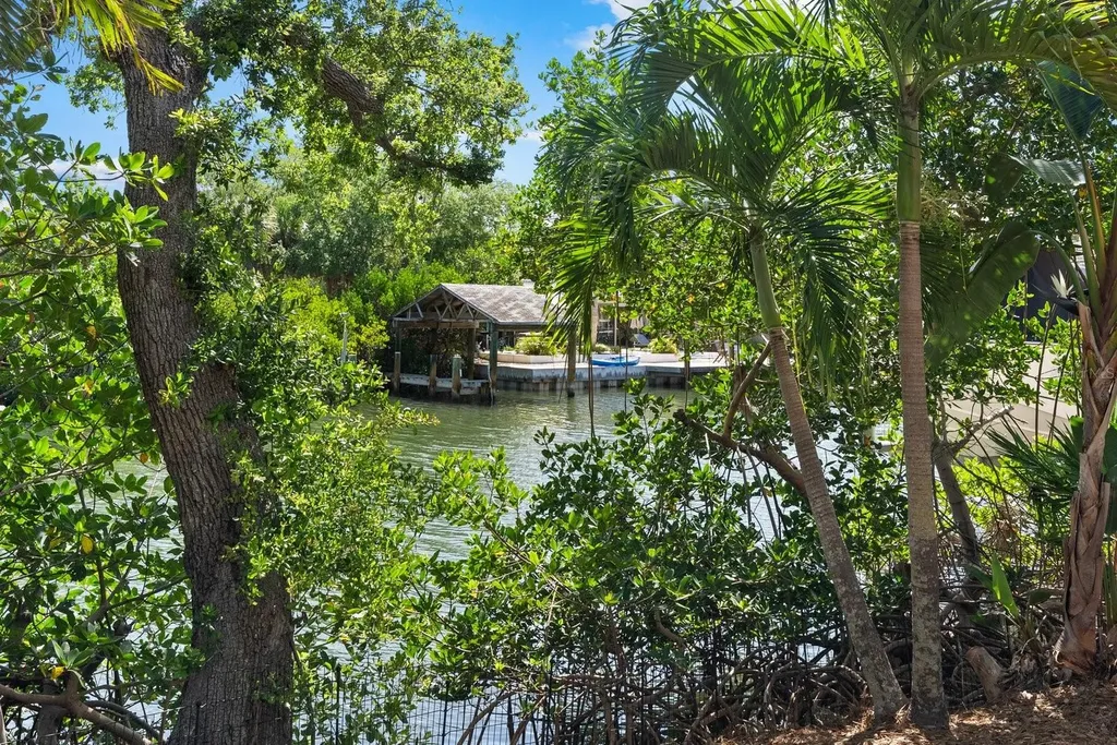 5045 Oxford Drive Sarasota FL 34242