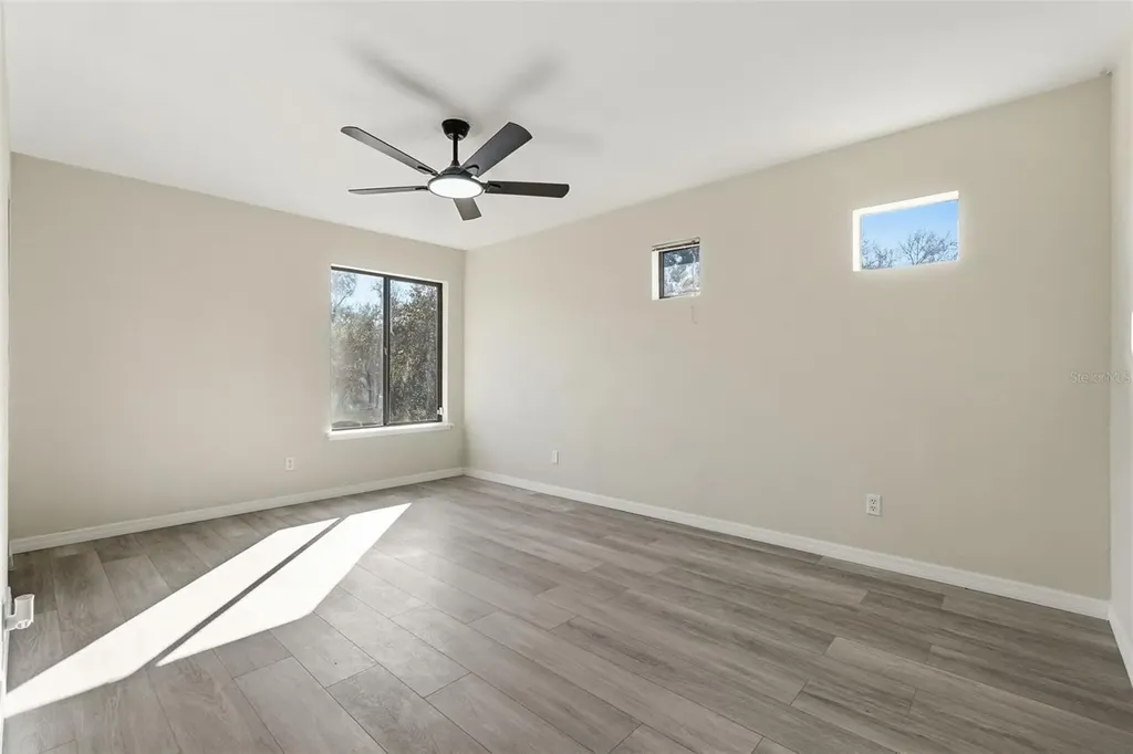 1318 Mountainview Tampa FL 33612