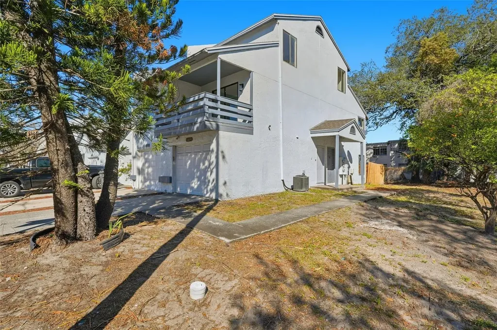 1318 Mountainview Tampa FL 33612