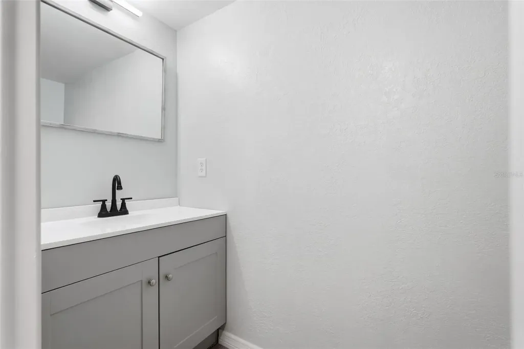 1318 Mountainview Tampa FL 33612