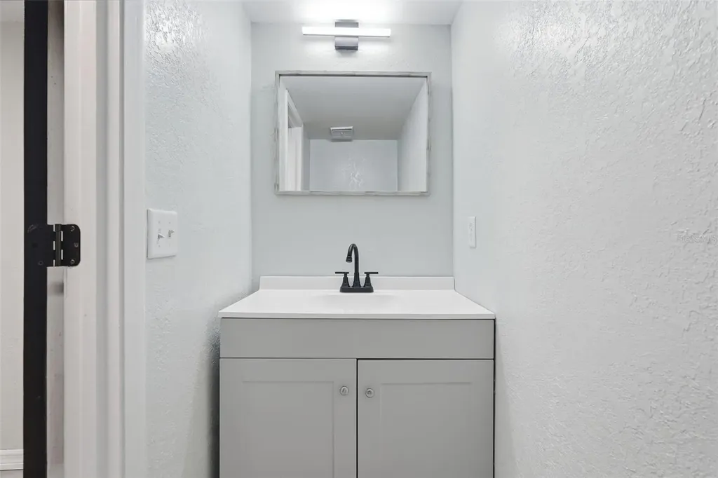 1318 Mountainview Tampa FL 33612