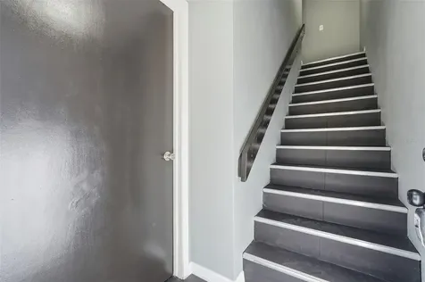 1318 Mountainview Tampa FL 33612