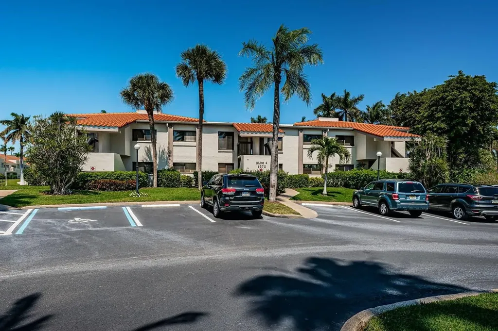 6273 Bahia Del Mar Boulevard St Petersburg FL 33715