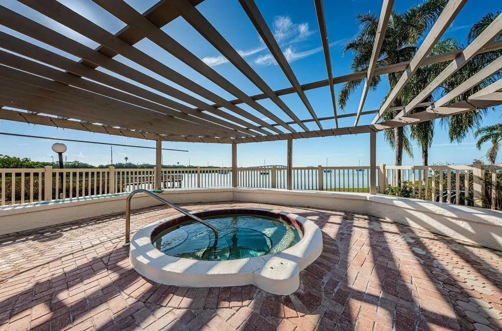 6365 Bahia Del Mar Boulevard St Petersburg FL 33715
